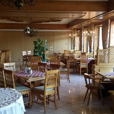Schlossgarten מלון 3*